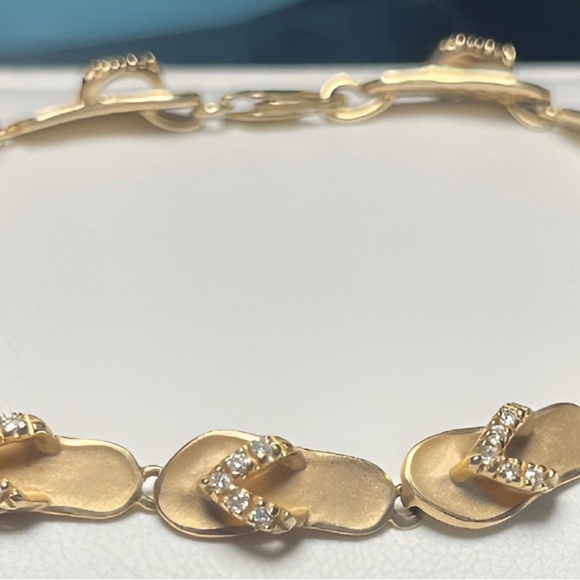 NA HOKU Hawaii’s Finest Jewelry - Hawaiian Slipper Bracelet (14K Yellow Gold) - Picture 5 of 7